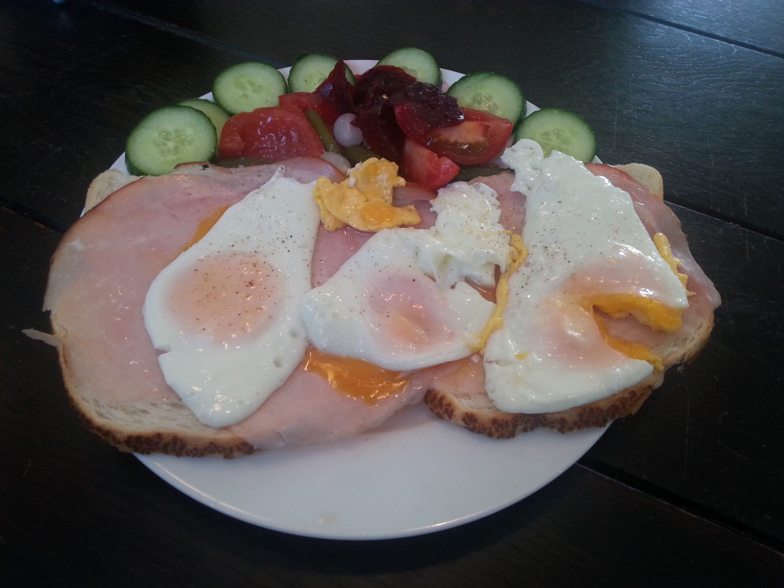 Uitsmijter: A Traditional Dutch Dish