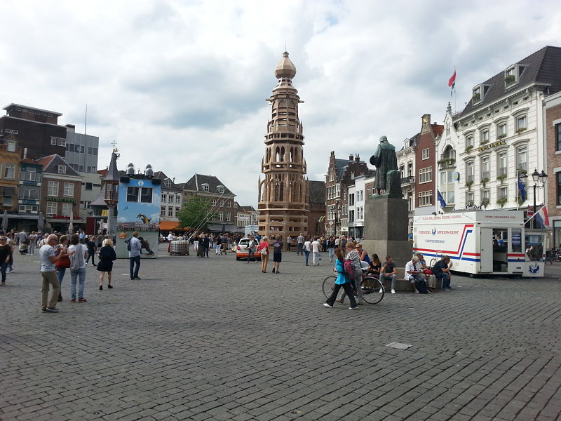 Cardboard Tower Den Bosch