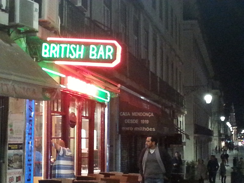 My First Impression of Lisbon Nightlife (When the Bars Close and the Cost of a Beer)