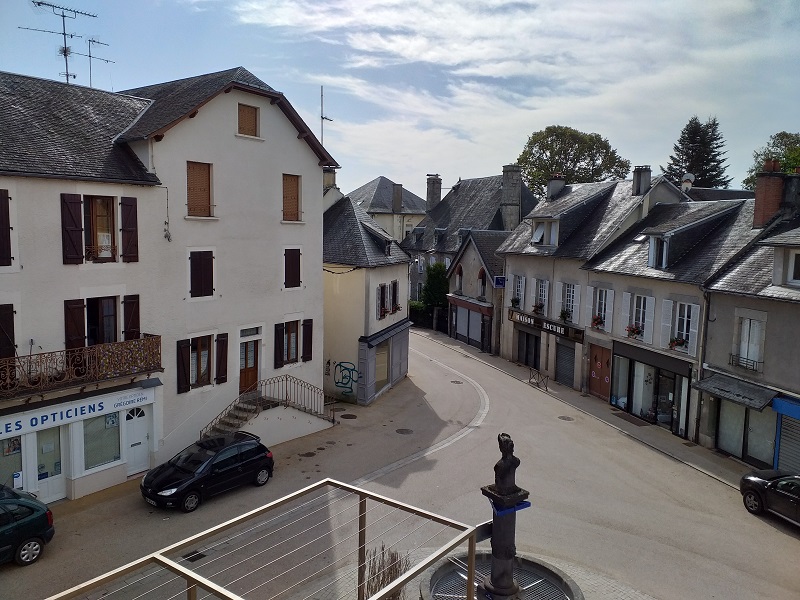 La Place Gambetta (Neuvic, France)